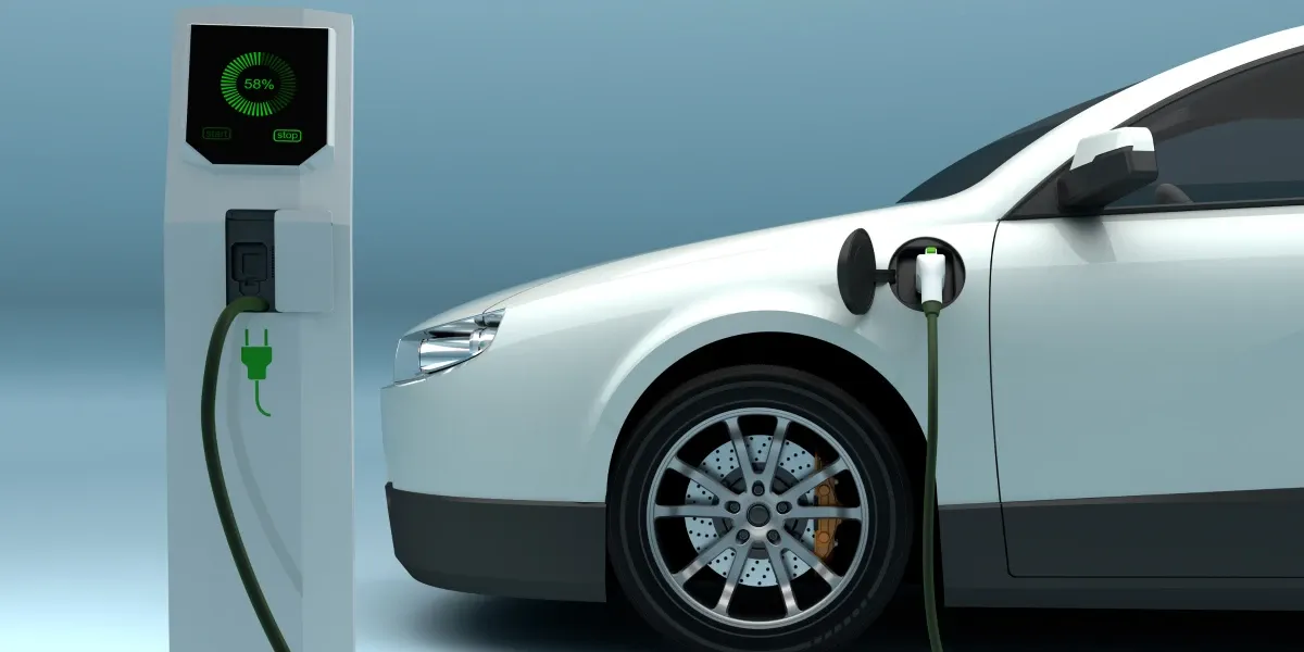 Et billede af en elbil der bliver opladet